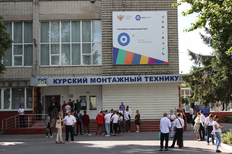 Приглашает учиться!.